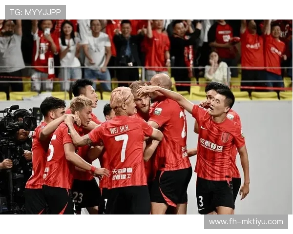 中超联赛新赛季展望：球队引援、战术变化与争冠格局分析